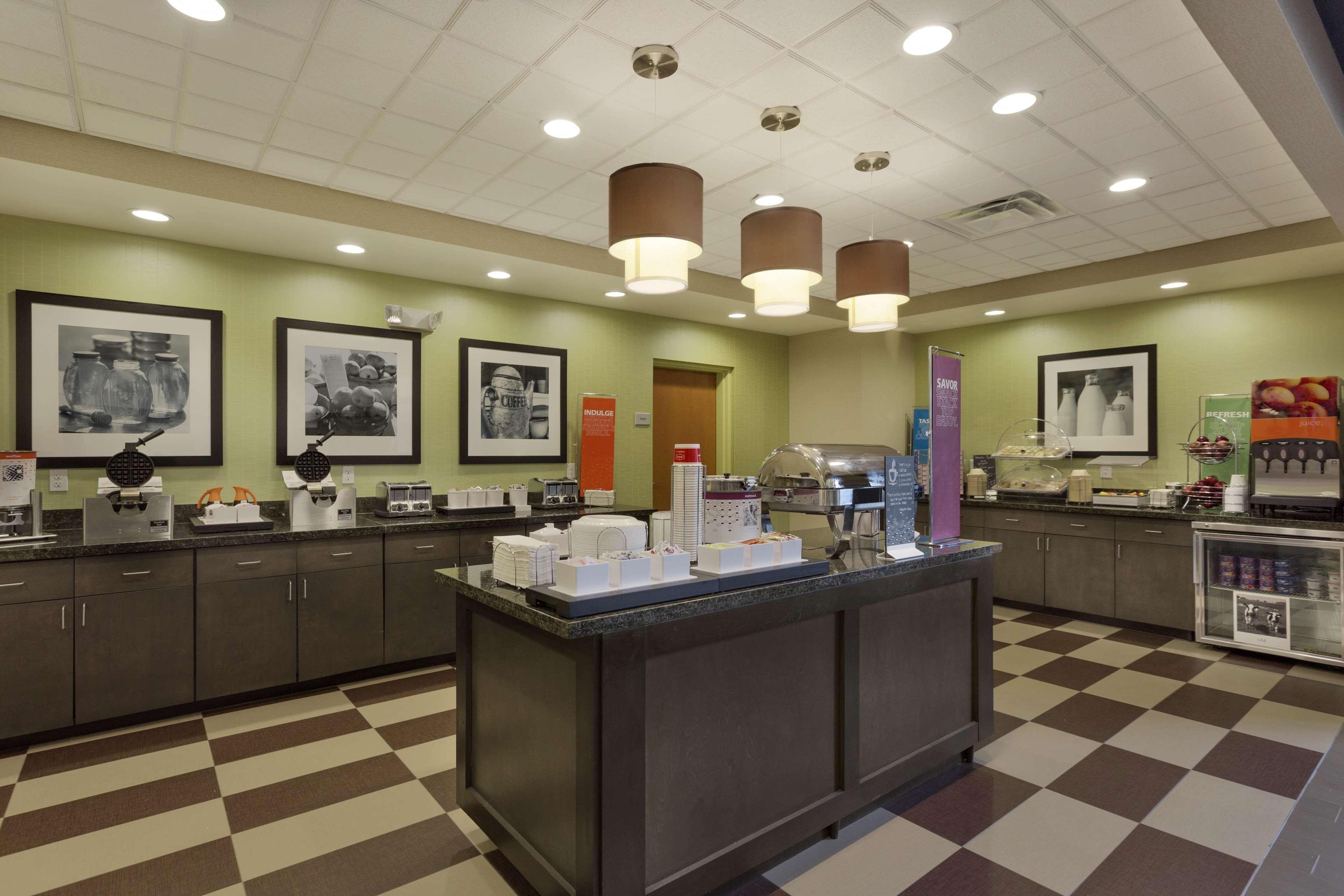 Hampton Inn And Suites Parkersburg Downtown Exterior photo
