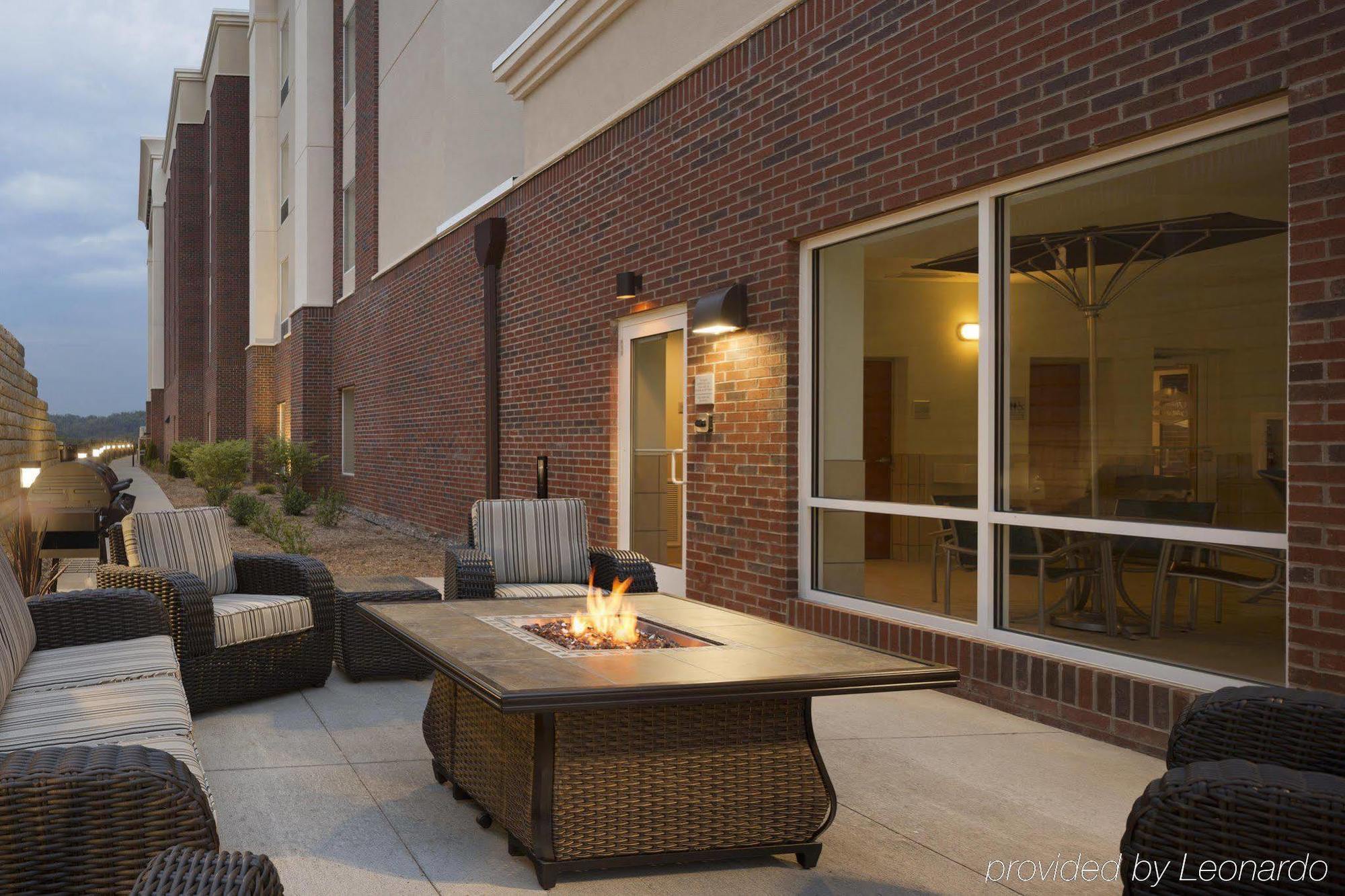 Hampton Inn And Suites Parkersburg Downtown Exterior photo