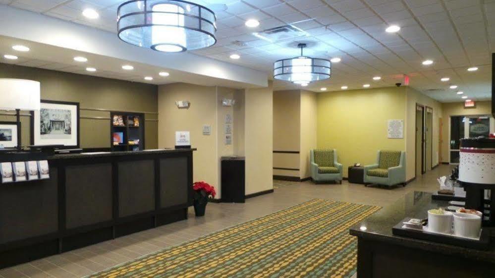 Hampton Inn And Suites Parkersburg Downtown Exterior photo