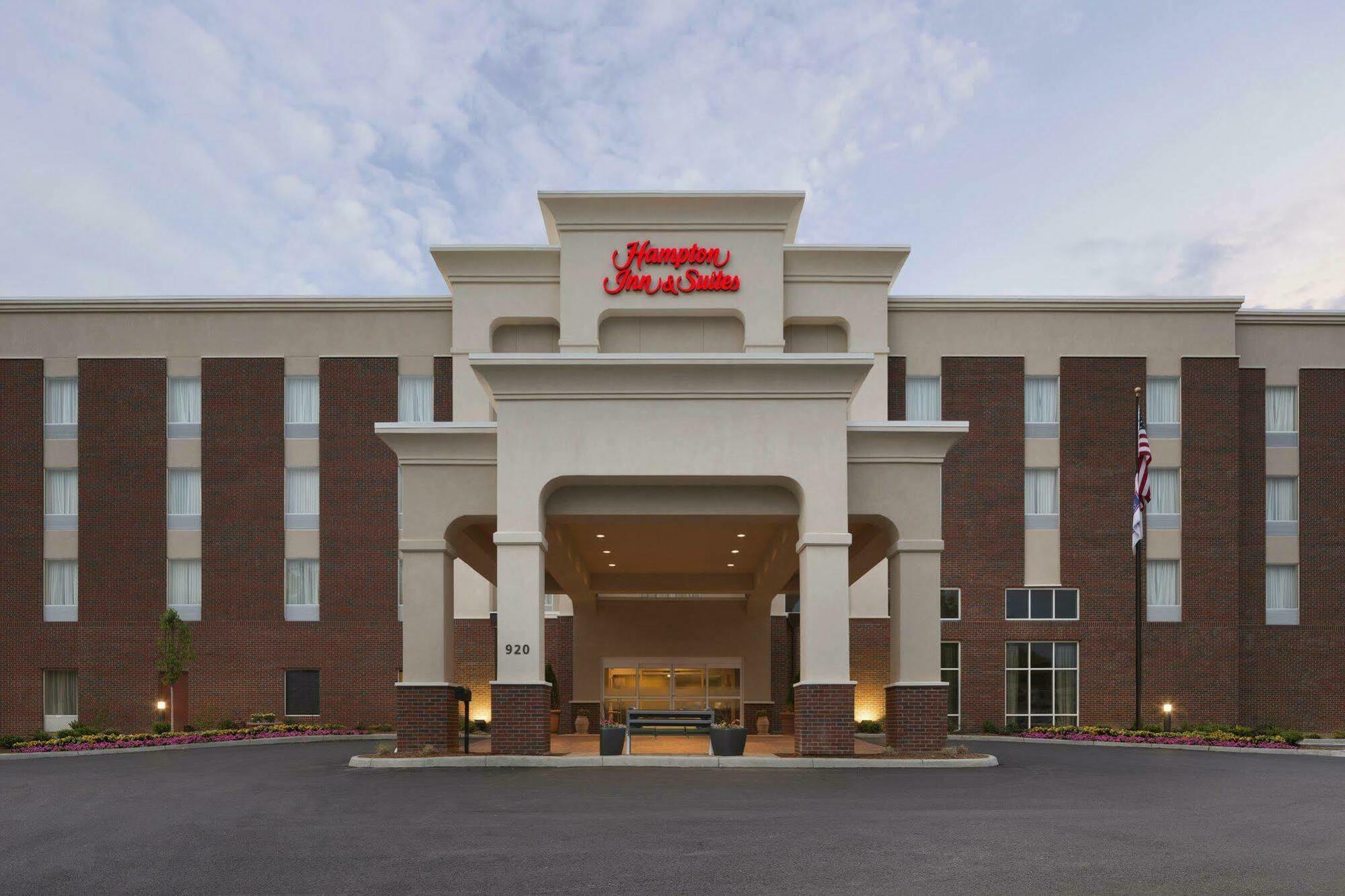 Hampton Inn And Suites Parkersburg Downtown Exterior photo
